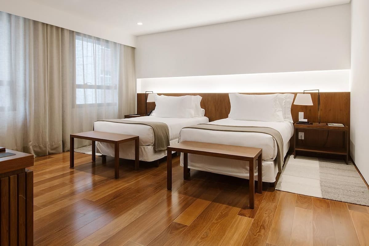 1 chambre, minibar, coffres-forts dans les chambres, bureau