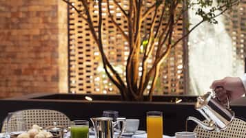 Daily buffet breakfast for a fee