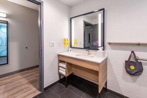Room, 1 King Bed, Accessible (Roll-In Shower) | Bathroom | Towels - Tru by Hilton Fayetteville I-95, NC (Fayetteville)
