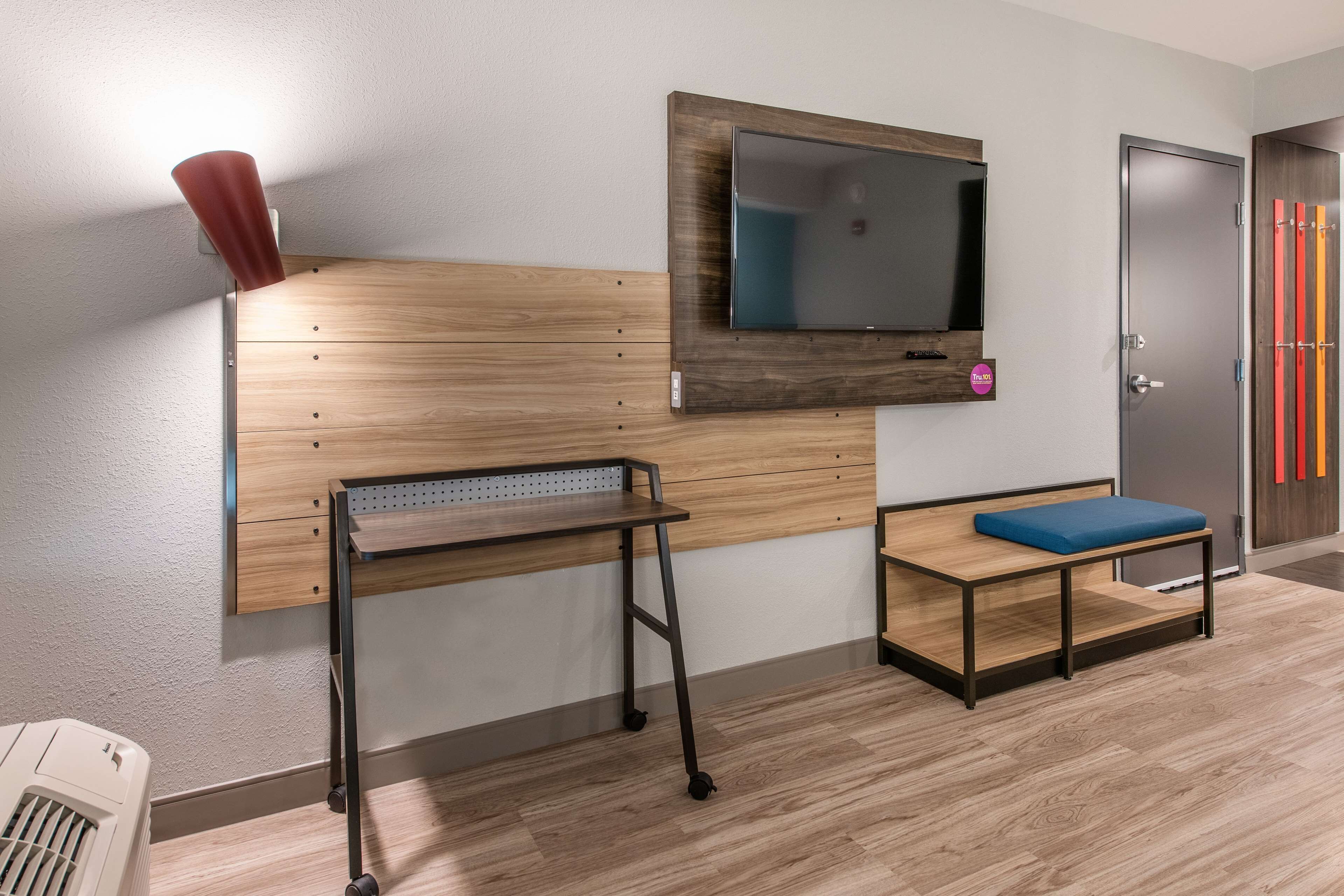 egyptian cotton sheets, premium bedding, in-room safe