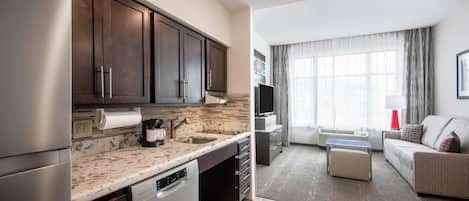 1 bedroom, desk, laptop workspace, blackout drapes
