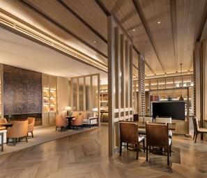 Lounge executive