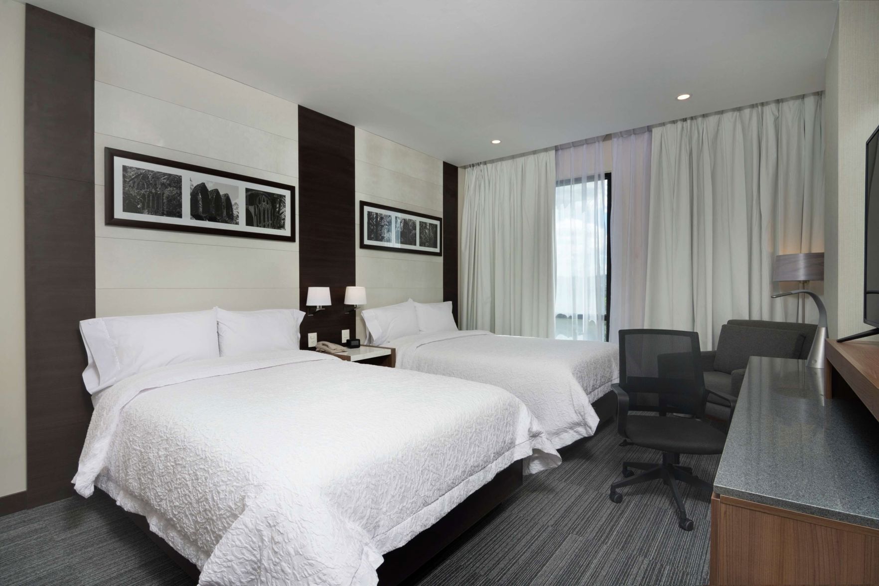 Ropa de cama de alta calidad y minibar 