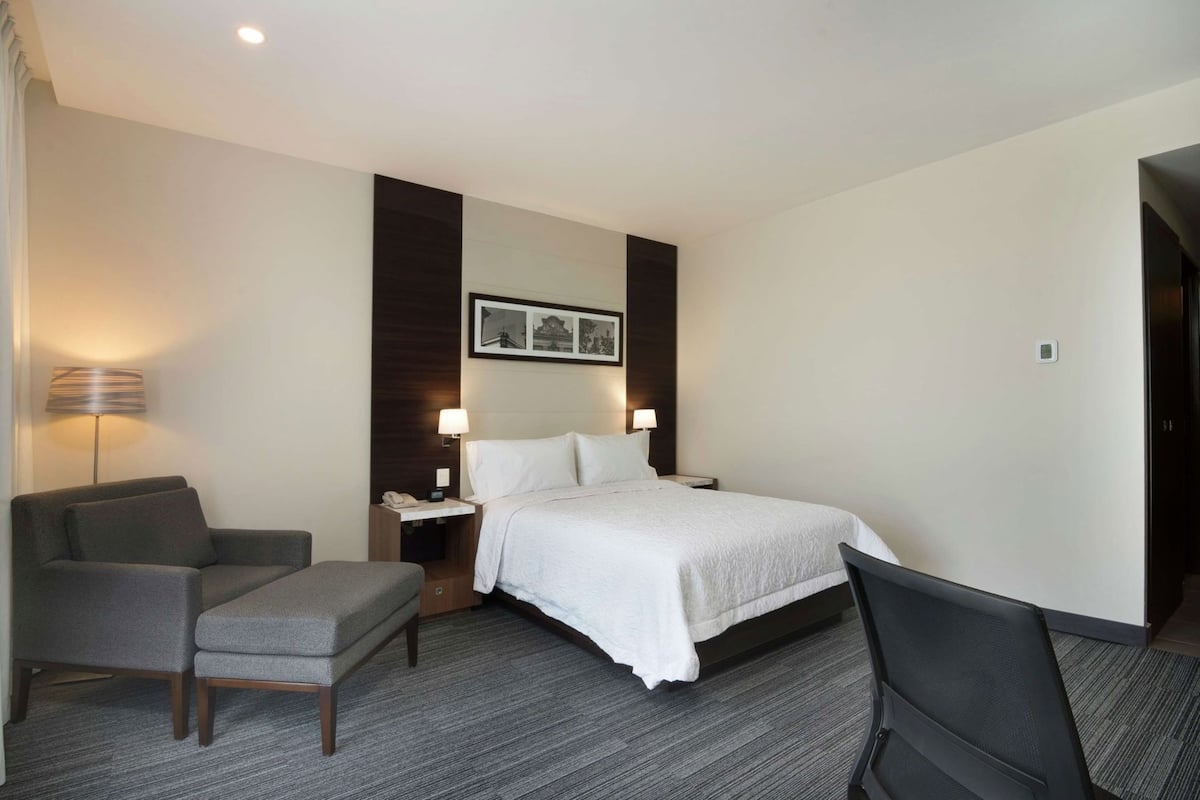 Ropa de cama de alta calidad y minibar