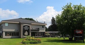 Front of property - Fort Nashwaak Motel (Fredericton)