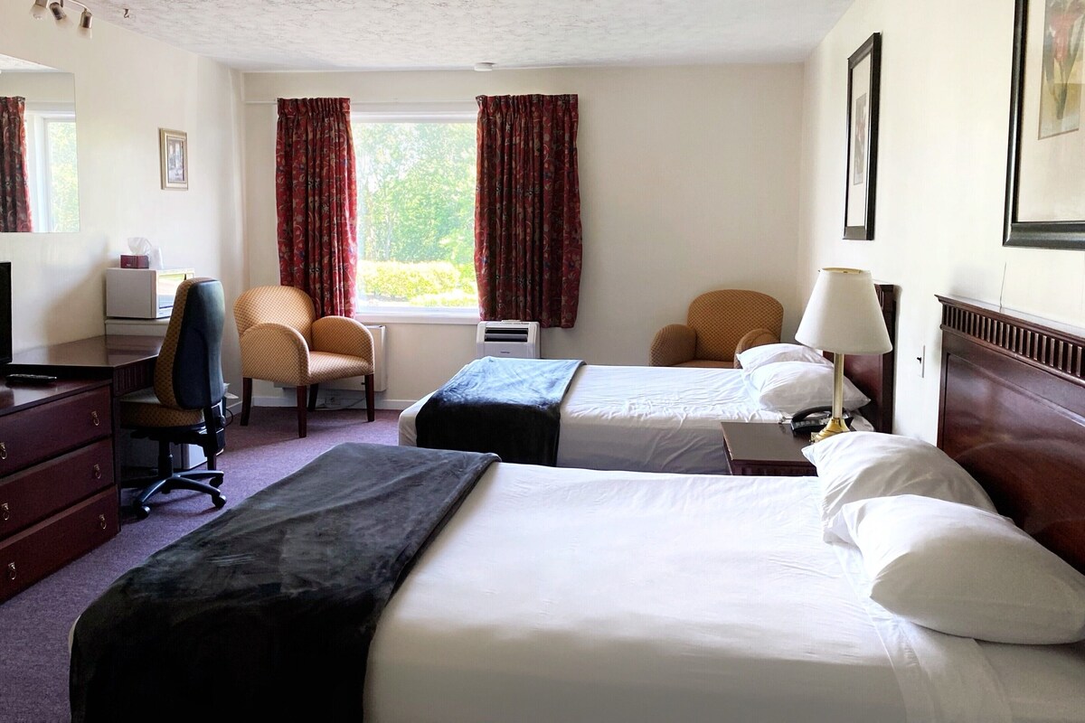 Room, 2 Queen Beds, Refrigerator & Microwave