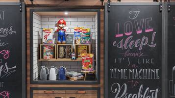 Daily continental breakfast (EUR 21 per person)