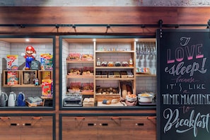 Daily continental breakfast (EUR 21 per person)