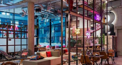 Moxy Frankfurt City Center