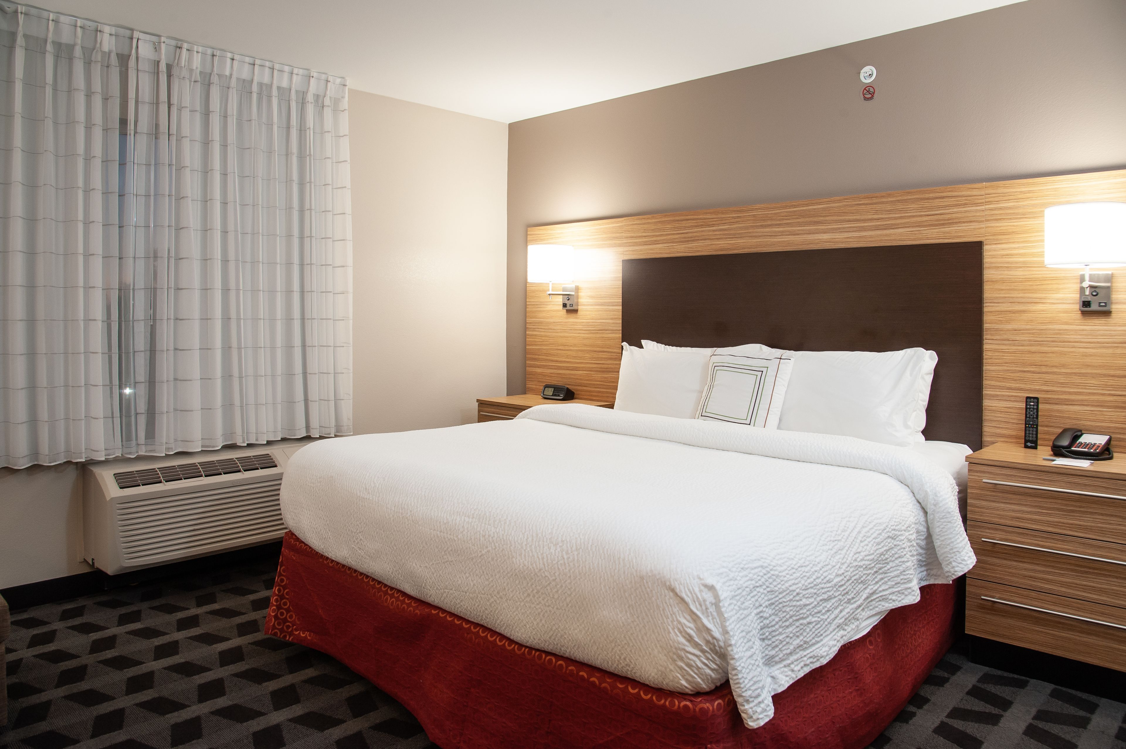 studio, city view | desk, blackout curtains, iron/ironing board, free cots/infant beds