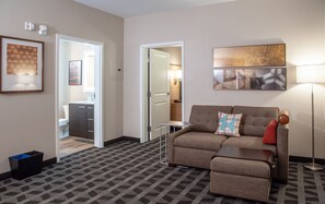 40-inch flat-screen TV with cable channels, TV - TownePlace Suites by Marriott Mobile Saraland (Saraland)