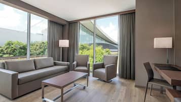 Habitación, 1 cama de matrimonio grande, en esquina | 1 dormitorio, ropa de cama de alta calidad, caja fuerte y escritorio