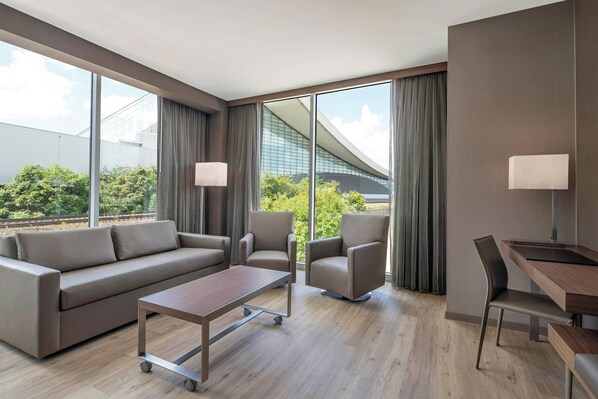 Habitación, 1 cama King size, en esquina | 1 habitación y ropa de cama de alta calidad 