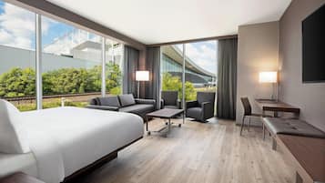 Habitación, 1 cama de matrimonio grande, en esquina | 1 dormitorio, ropa de cama de alta calidad, caja fuerte y escritorio