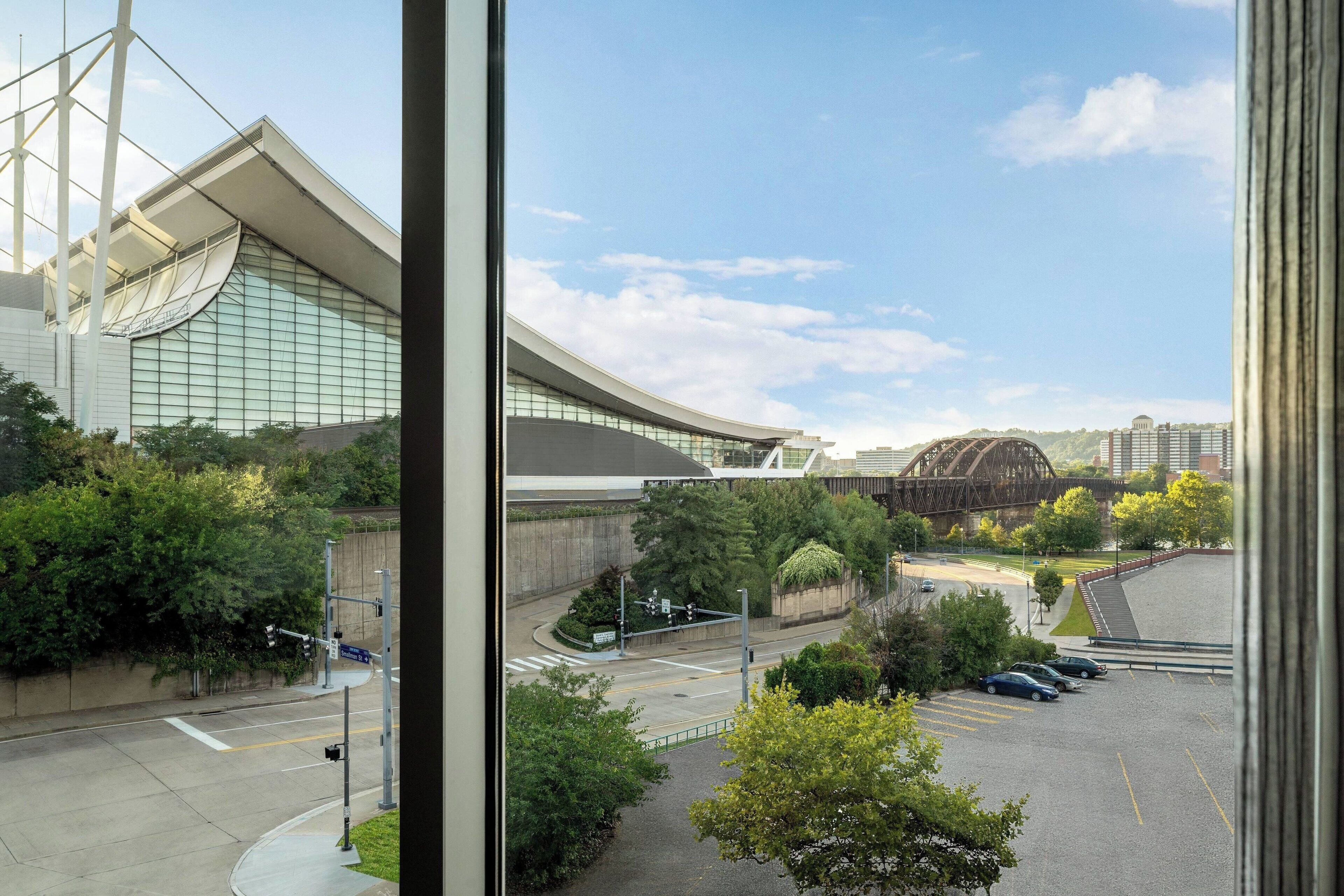 premium bedding, in-room safe, desk, laptop workspace