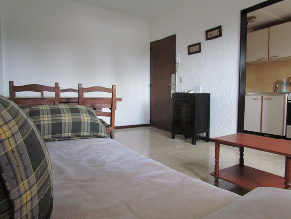 Apartment, 1 Schlafzimmer | Wohnbereich | Flachbildfernseher