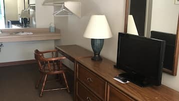 Basic Room, 2 Double Beds, Non Smoking | Room amenity
