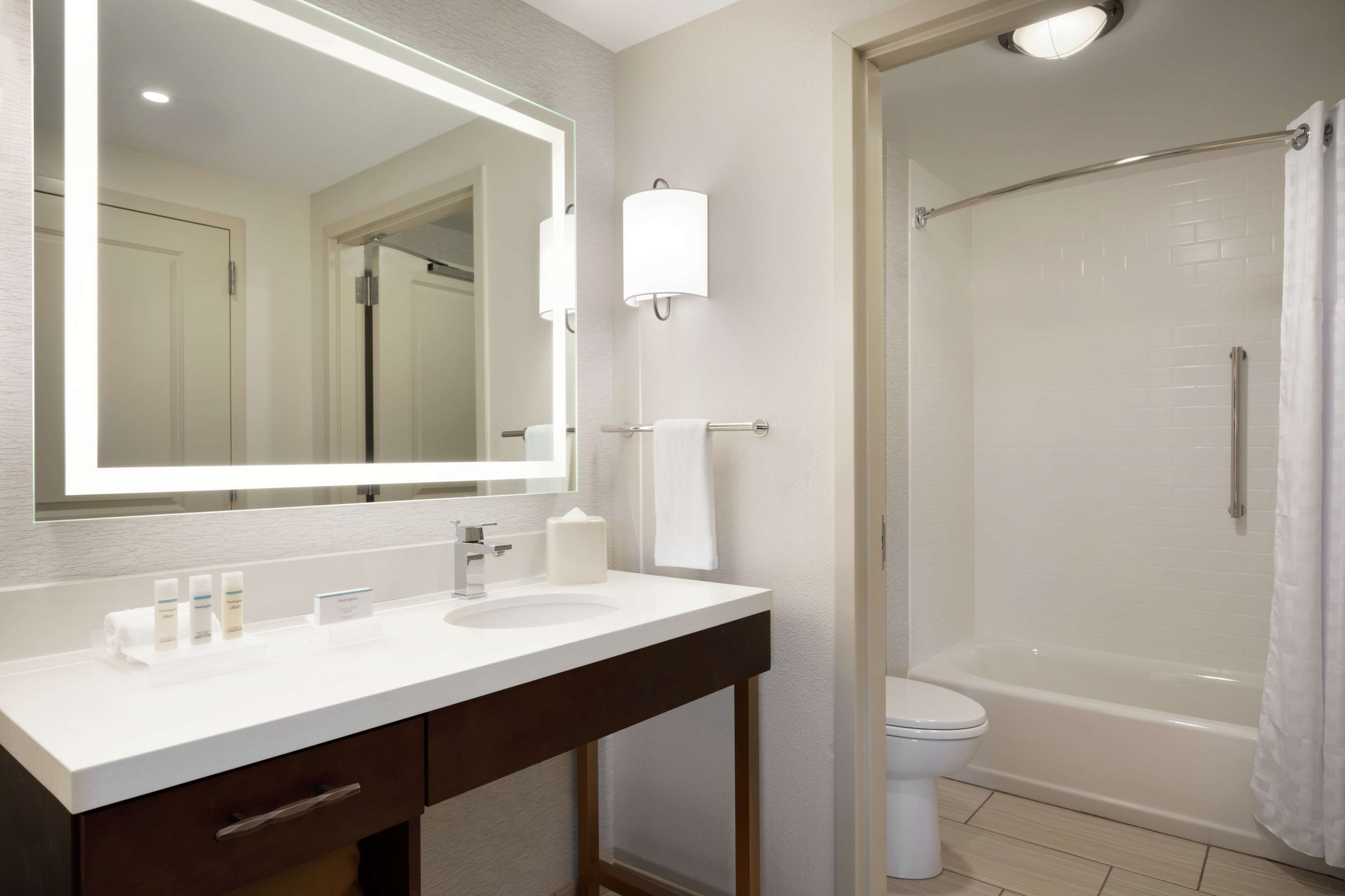 studio, 2 queen beds, non smoking | bathroom | combined shower/bathtub, eco-friendly toiletries, hair dryer, towels