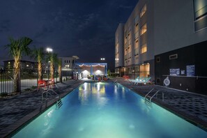 Outdoor pool - Tru by Hilton Lafayette River Ranch (Lafayette)
