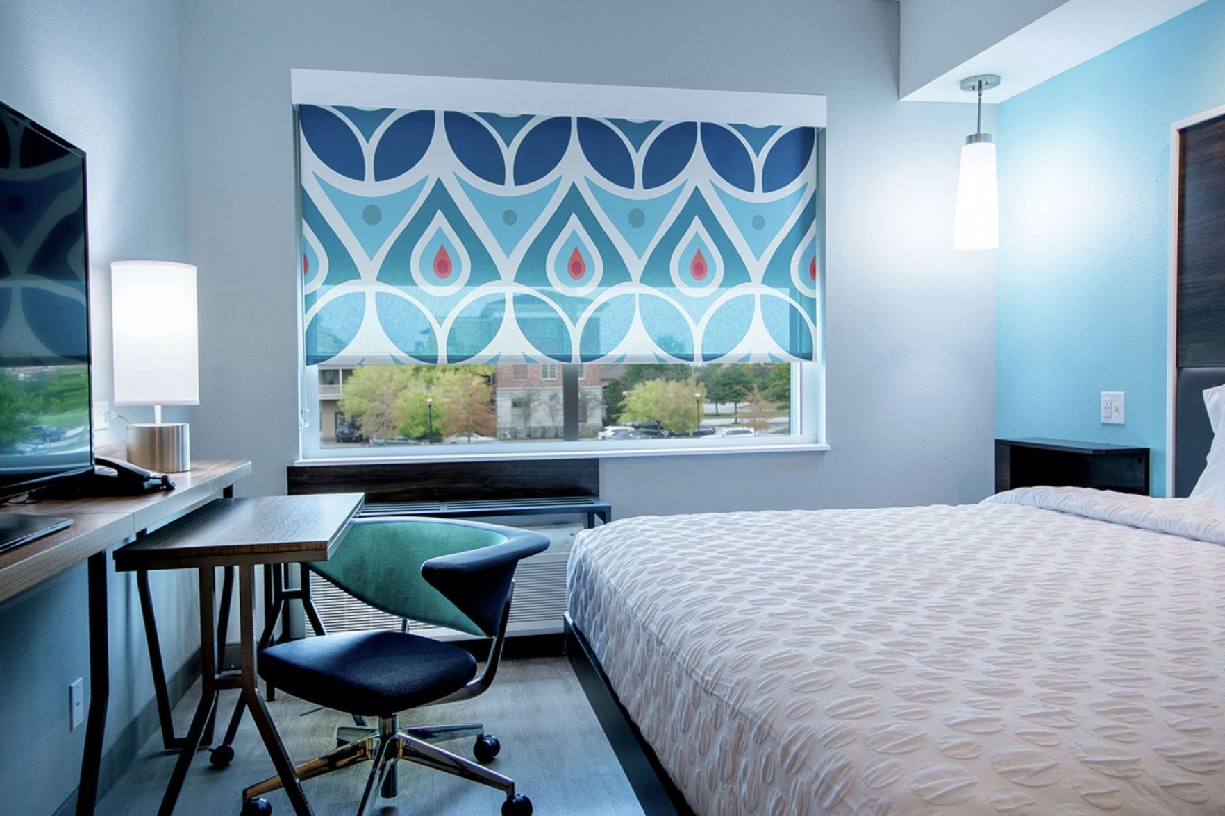 In-room safe, laptop workspace, blackout drapes, iron/ironing board