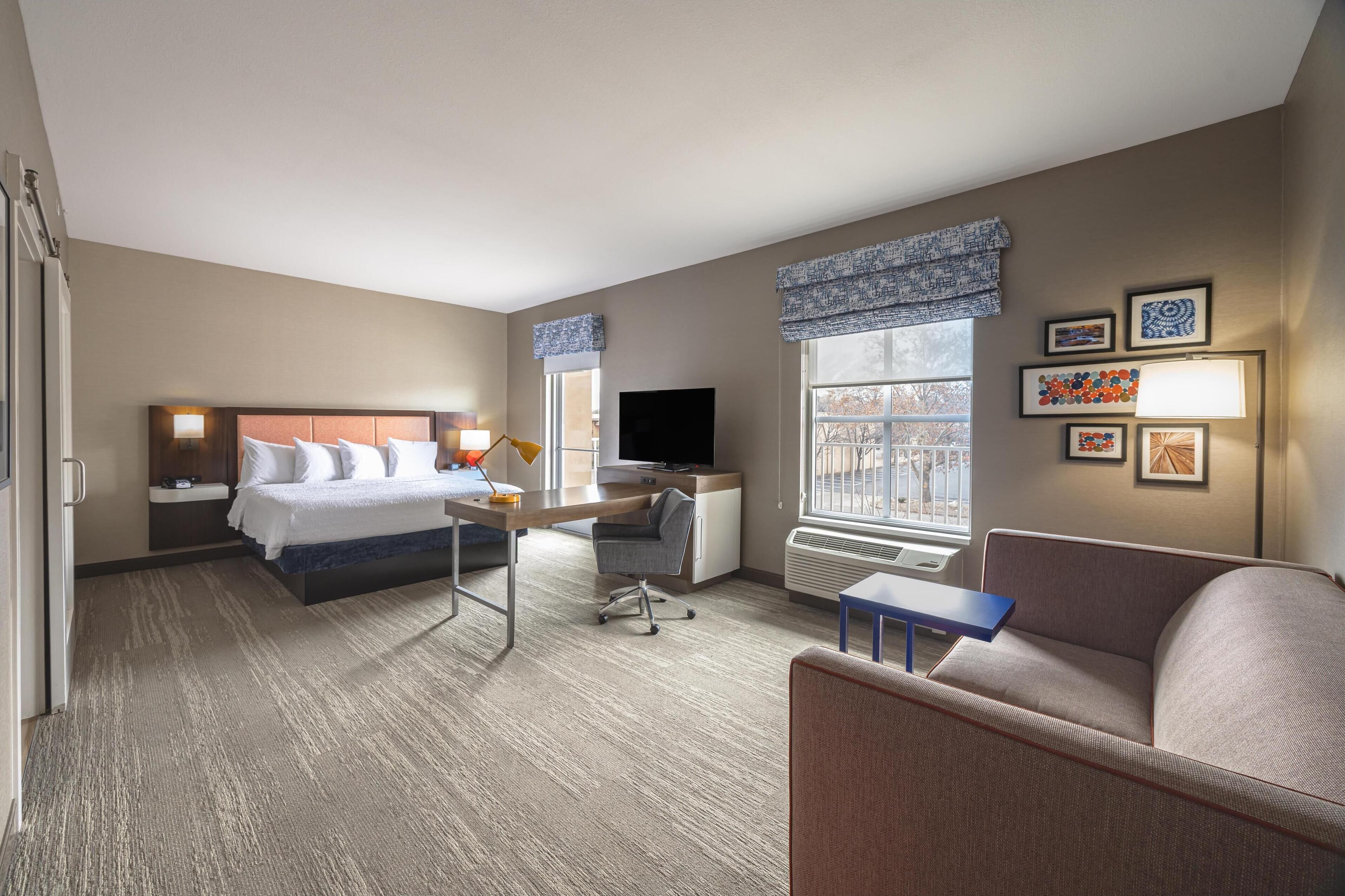 studio, 1 king bed, refrigerator & microwave (wet bar) | desk, laptop workspace, blackout curtains, iron/ironing board