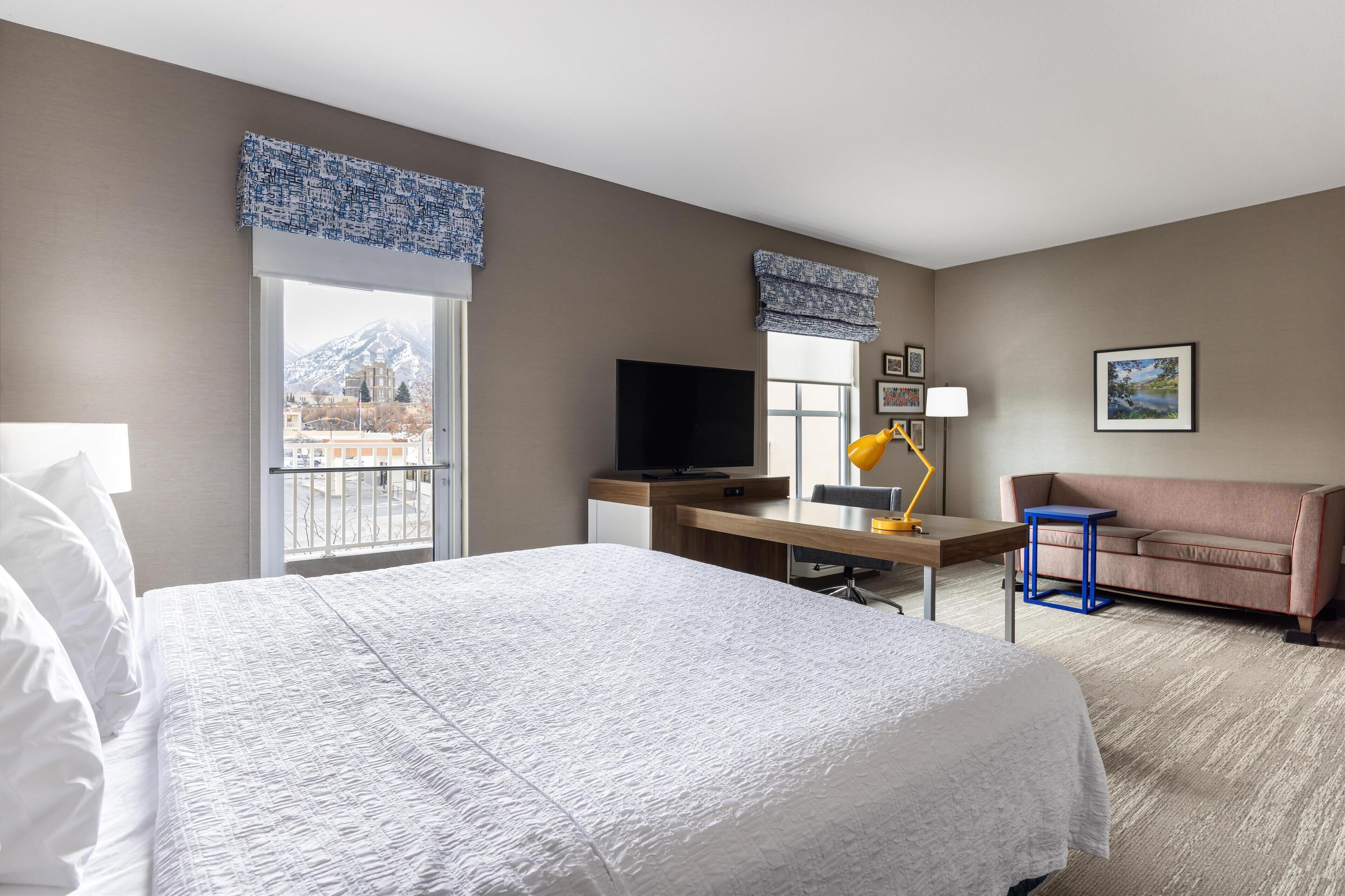 studio, 1 king bed, refrigerator & microwave (wet bar) | desk, laptop workspace, blackout curtains, iron/ironing board