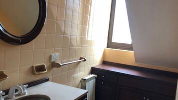 Appartement Duplex, 1 chambre | Lavabo de la salle de bain