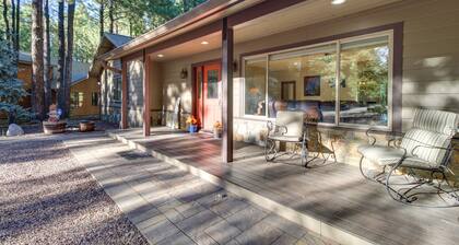 Dog-Friendly Home on Pinetop Lakes Course!