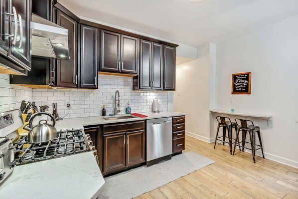 Fridge, microwave, oven, stovetop