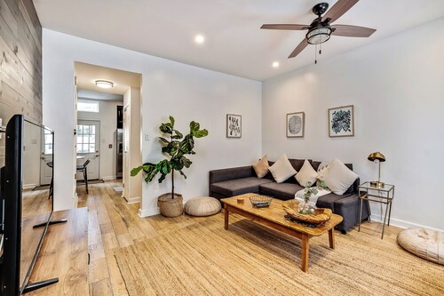 Bright + Cozy! Sleeps 6! Fishtown Masterpiece! Free Street Parking!