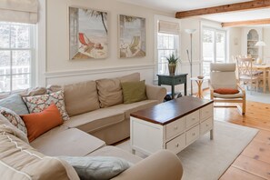 TV connectée, lecteur de DVD, livres