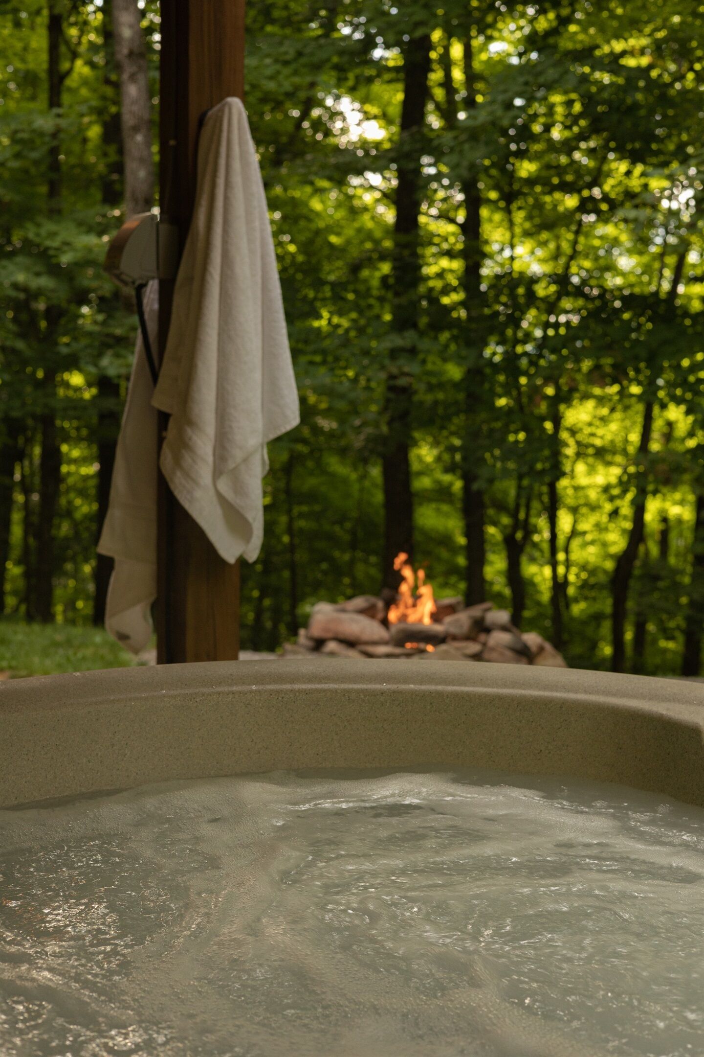 Outdoor spa tub