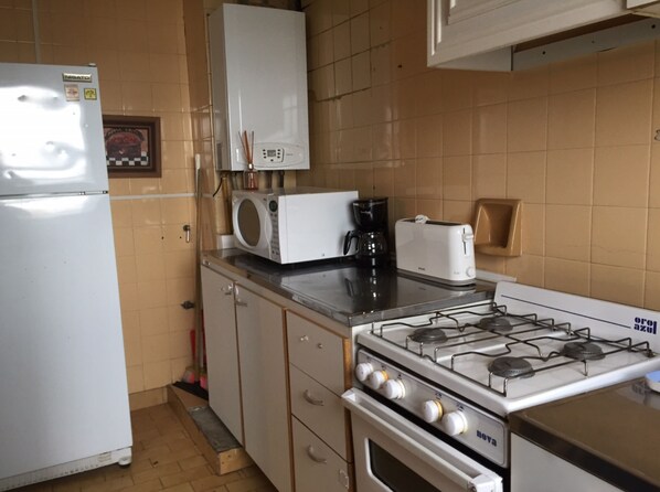 Appartement Duplex, 1 chambre | Cuisine privée | Grand réfrigérateur, micro-ondes, four, plaque de cuisson