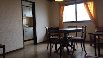 Toetasjesleilighet, 1 soverom | Spiseområde på rommet