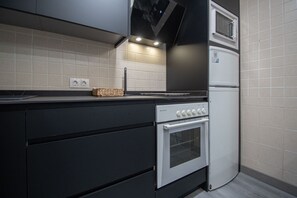 Micro-ondas, fogão, cafeteira/chaleira