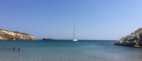 Beach nearby, sun loungers, beach towels