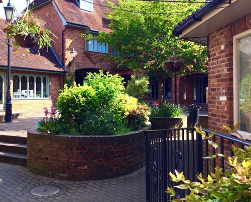 “Salt in the Air, Sand in my Hair!” ~ Book Trinny’s 🌞 Lymington. 