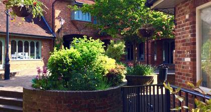 "Une gemme! Parfait pour les couples et les familles, le centre de Lymington avec parking! â