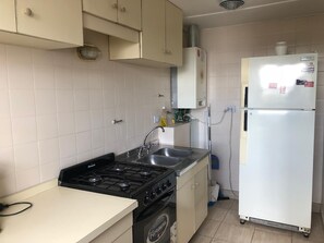 Full-size fridge, microwave, oven, stovetop - Departamento San Martin H (Ushuaia)