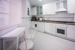 Microwave, oven, dishwasher, coffee/tea maker - Apartamento Rosario 49 (Cádiz)