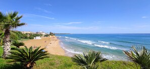 Una spiaggia nelle vicinanze