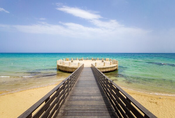 Una spiaggia nelle vicinanze
