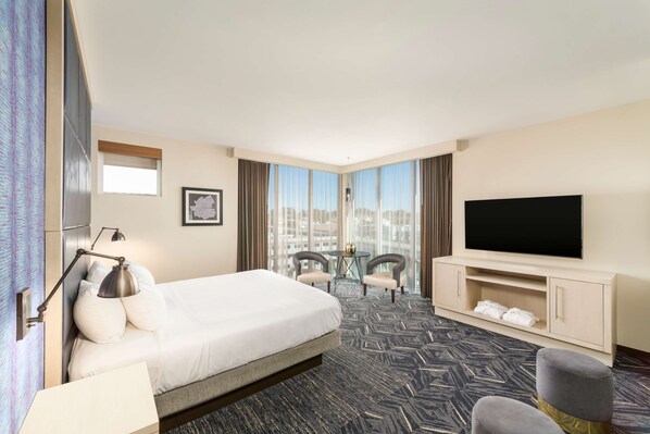 Bureau, espace de travail pour ordinateur portable, rideaux occultants