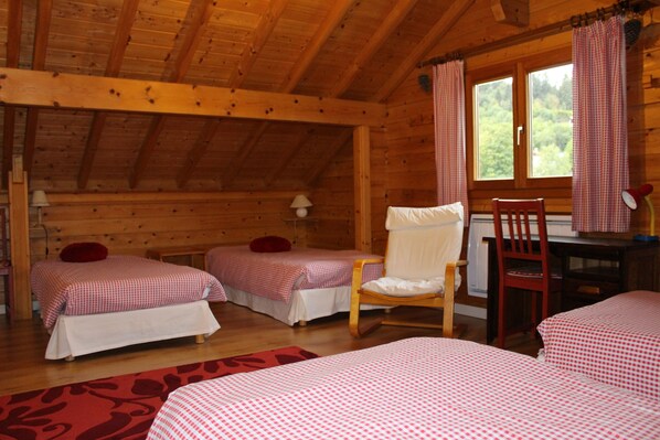 2 bedrooms, iron/ironing board, free WiFi