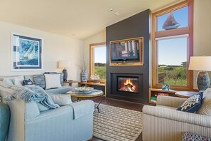 TV, fireplace, DVD player, books - Oceanfront beach home with private hot tub, ocean views, & free WiFi (Westport)