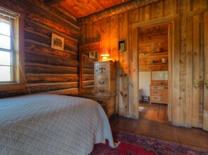 Chalet rustique, 2 chambres | 2 chambres, bureau, espace de travail pour ordinateurs portables