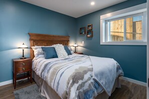 1 bedroom, iron/ironing board, free WiFi, bed sheets - Pier View Suite, Stunning Ocean View. (Campbell River)