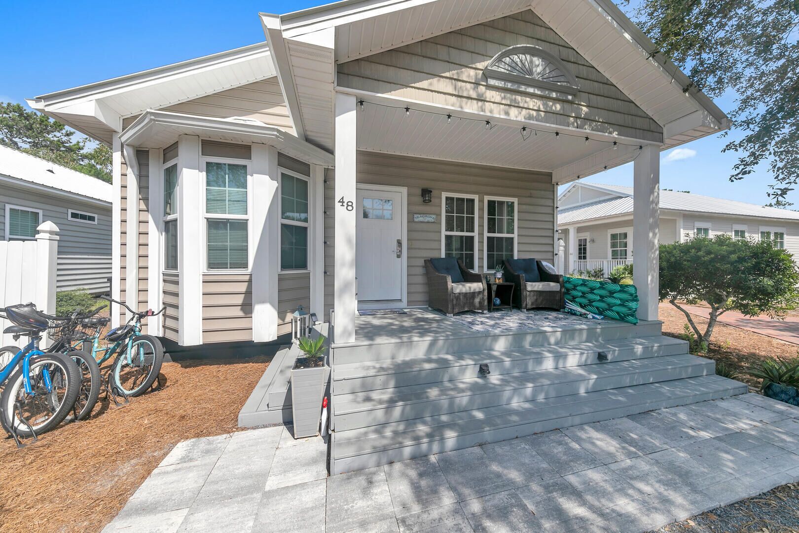 Near Seaside and only 3 blocks to the beach!