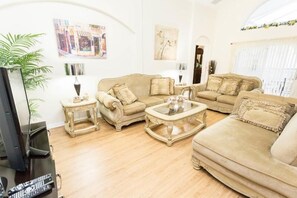 Flat-screen TV, video-game console, DVD player, foosball - 4BD/3B,EXECUTIVE VILLA WITH SPA,MUST SEE,10 MIN FROM DISNEY (Kissimmee)