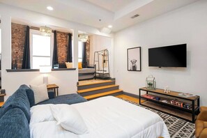 1 bedroom, iron/ironing board, WiFi, bed sheets - On Broadway Above Boot Barn (Nashville)